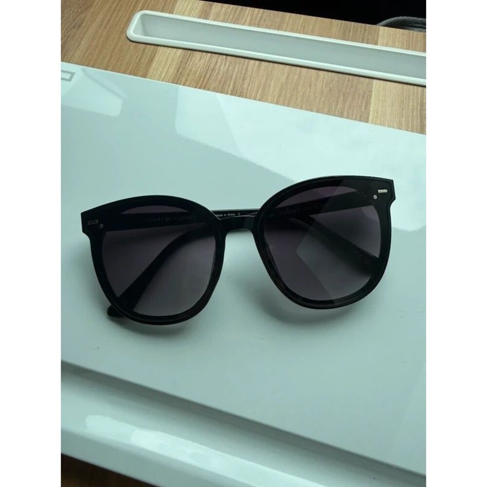 Black sunglasses